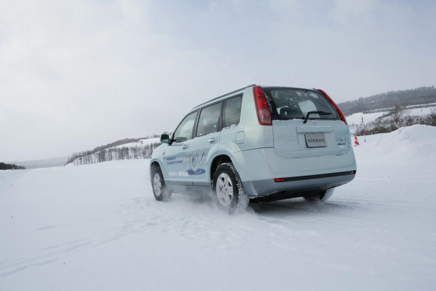  Nissan X-Trail FCV 2009 года  (фото 3 из 8)